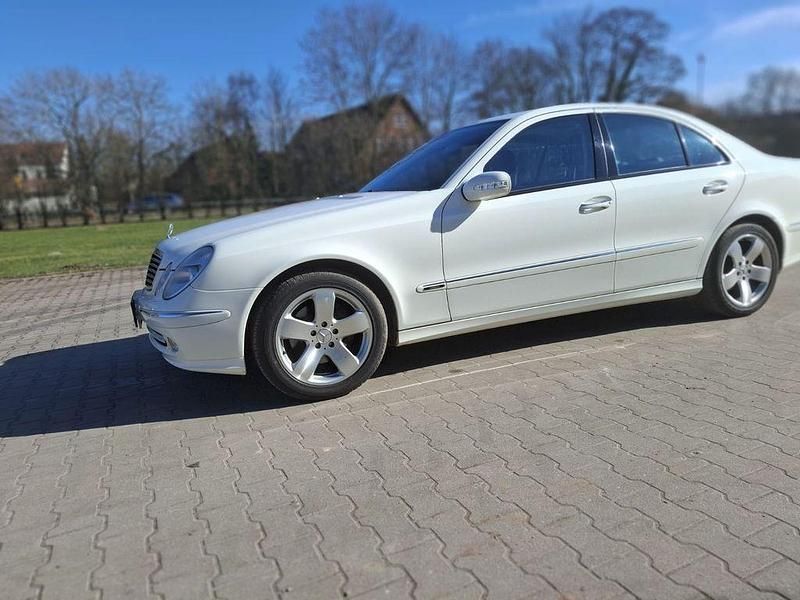 Gebraucht Mercedes E500 Avantgarde 306 PS (225 kW) 2002 Weiß Limousine