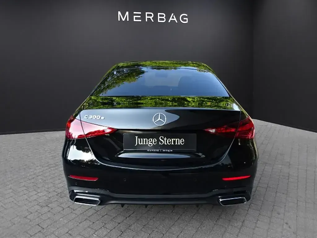 Gebraucht Mercedes C300e AMG 204 PS (150 kW) 2025 Obsidianschwarz metallic Limousine