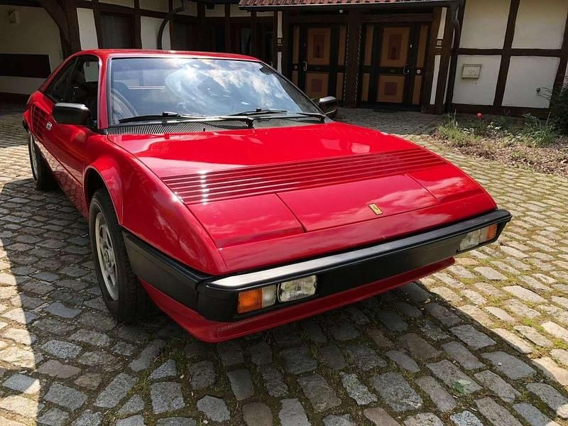 Rot Gebraucht 1982 Ferrari Mondial Coupé | 38.900 € - Bild 1/4