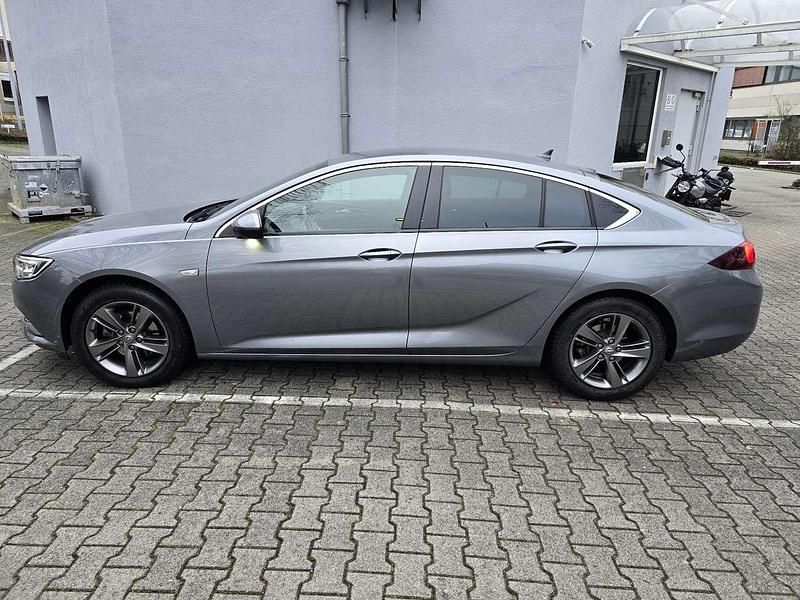 Gebraucht Opel Insignia Dynamic 165 PS (121 kW) 2018 Grau Kleinwagen