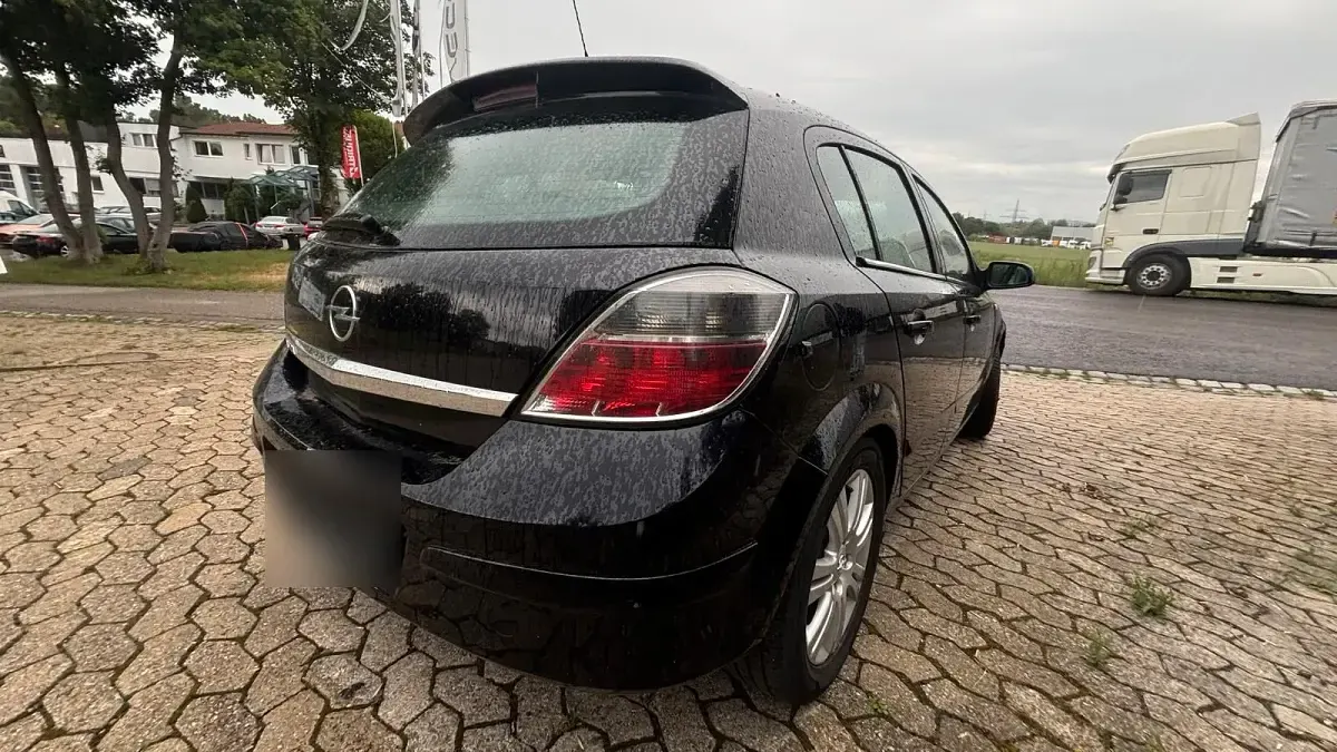 Gebraucht Opel Astra 116 PS (85 kW) 2009 Schwarz Limousine