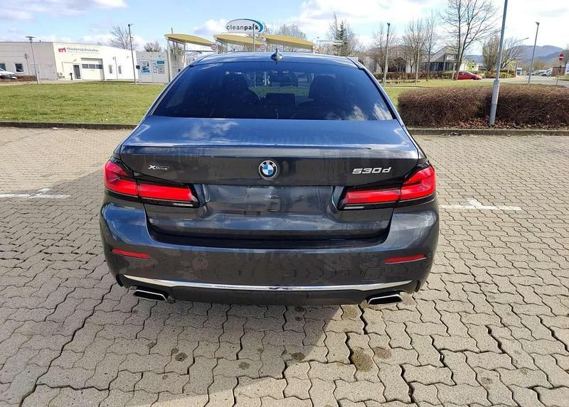 Gebraucht BMW 530 286 PS (210 kW) 2022 Grau Limousine