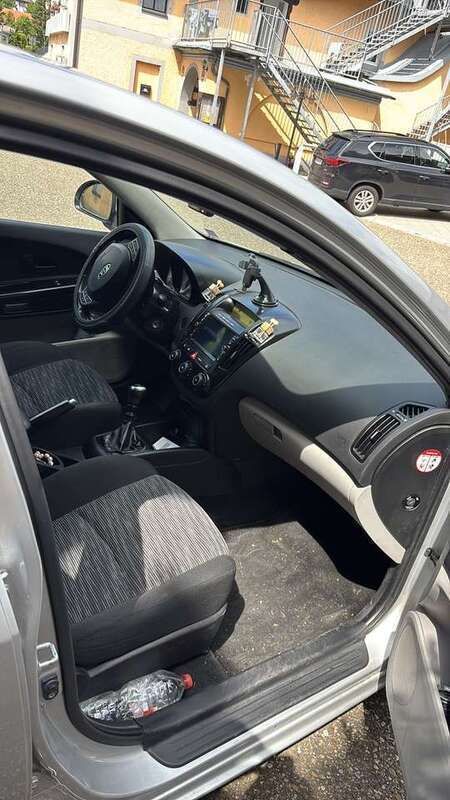 Grau Gebraucht 2009 Kia Ceed LX Kleinwagen | 3.800 € (Fairer Preis) - Bild 1/4
