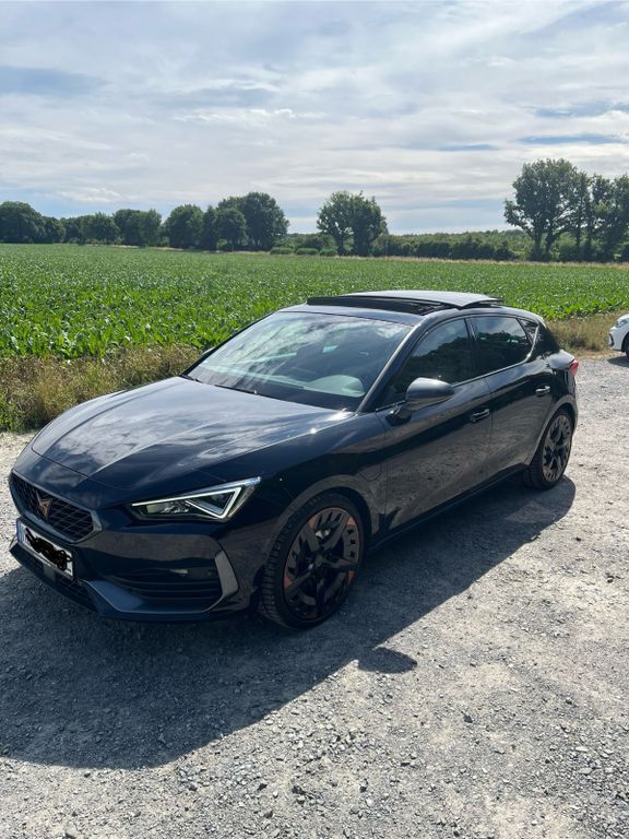 Schwarz Gebraucht 2022 Cupra Leon VZ Limousine | 26.990 € (Fairer Preis) - Bild 1/4