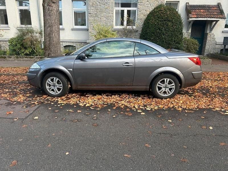 Grau Gebraucht 2008 Renault Mégane Cabriolet Avantage Cabrio | 2.000 € (Guter Preis) - Bild 1/4