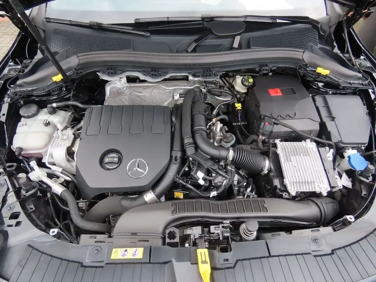 Gebraucht Mercedes GLA180 150 PS (110 kW) 2025 Schwarz SUV