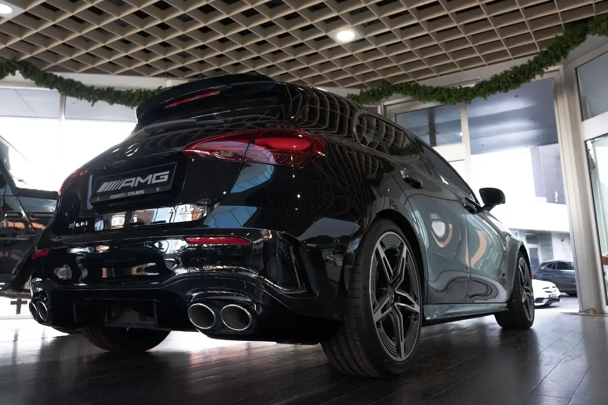 Gebraucht Mercedes A45 AMG Premium Plus 421 PS (309 kW) 2023 Schwarz Kleinwagen