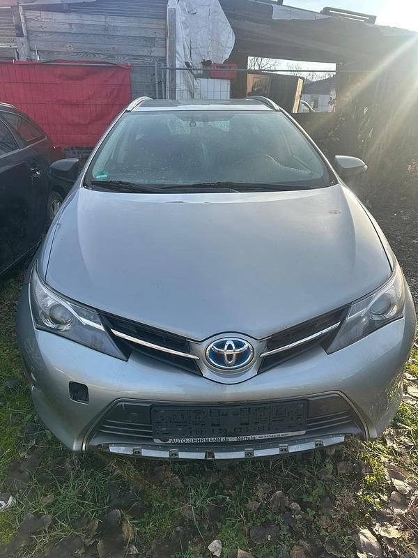 Grau Gebraucht 2014 Toyota Auris Hybrid Kombi | 8.500 € - Bild 1/4