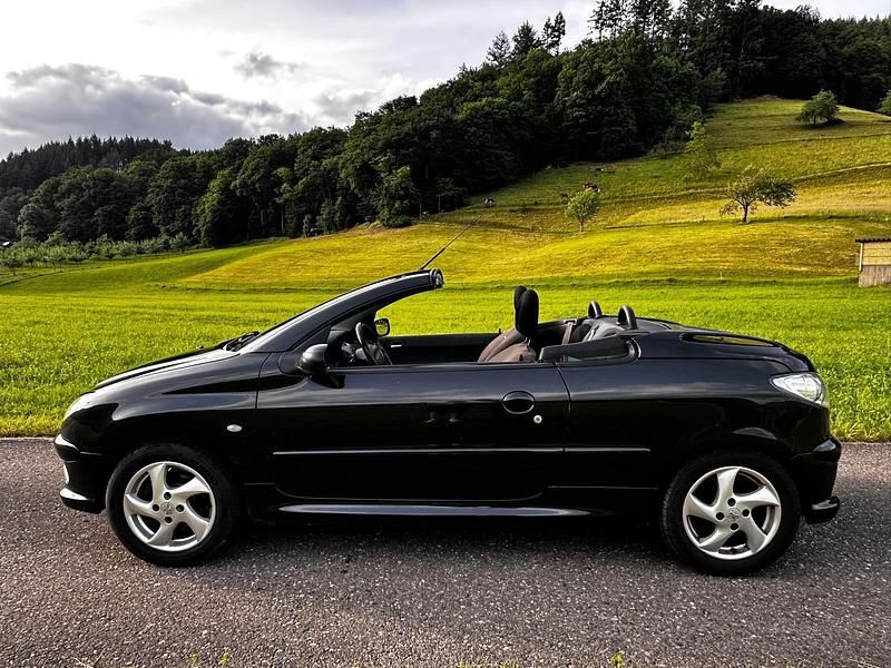 Schwarz Gebraucht 2004 Peugeot 206 CC Cabrio | 1.400 € (Fairer Preis) - Bild 1/4