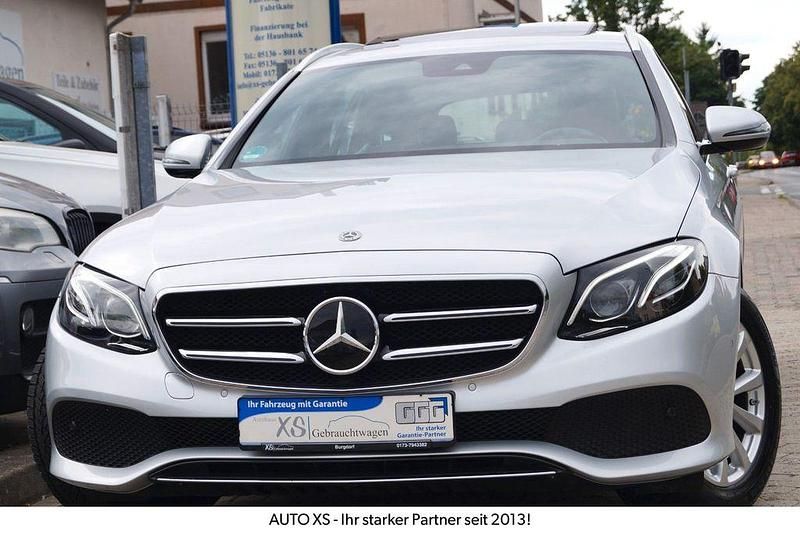 Silber Gebraucht 2019 Mercedes E220 Avantgarde Kombi | 23.490 € (Superpreis) - Bild 1/4