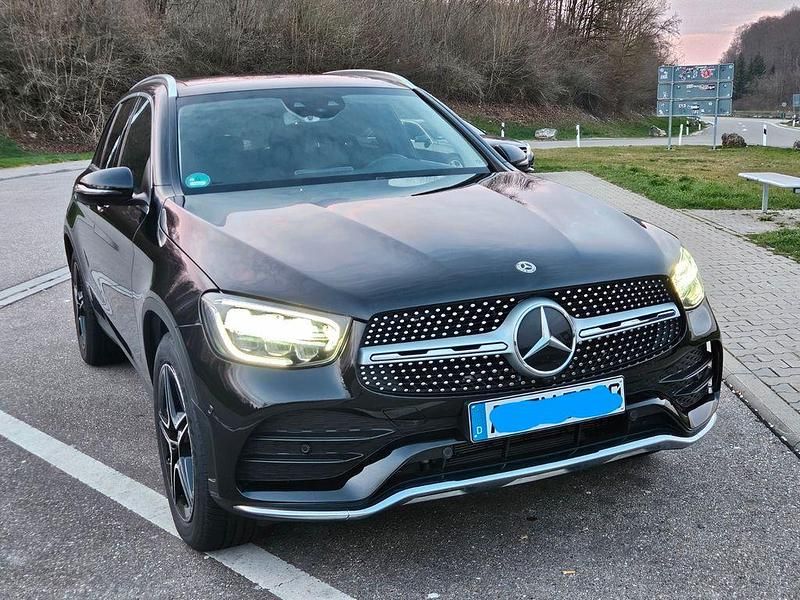 Schwarz Gebraucht 2020 Mercedes GLC300 AMG SUV | 42.500 € (Teuer) - Bild 1/3
