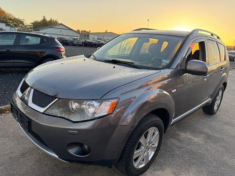 Grau Gebraucht 2008 Mitsubishi Outlander Invite SUV | 3.000 € (Fairer Preis) - Bild 1/4