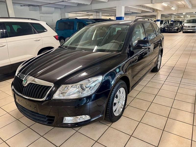 Schwarz Gebraucht 2010 Skoda Octavia Ambiente Kombi | 5.700 € (Superpreis) - Bild 1/4