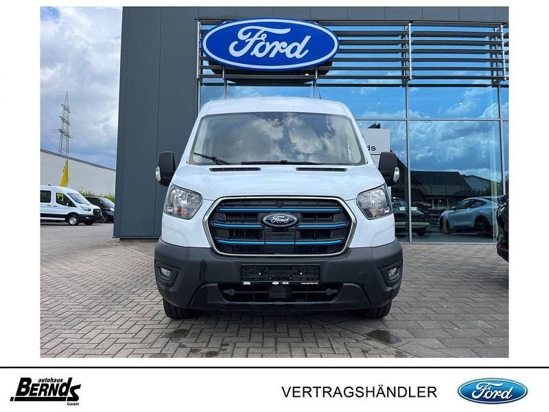 Gebraucht Ford E-Transit Trend 135 kW (184 PS) 2022 Frozen white Van