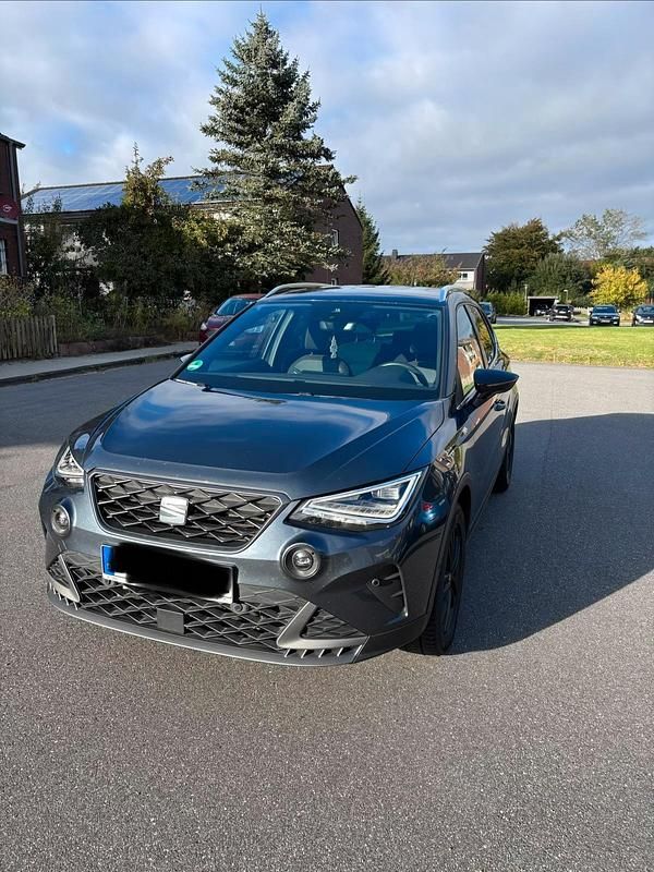 Grau Gebraucht 2022 Seat Arona FR SUV | 18.500 € (Fairer Preis) - Bild 1/4