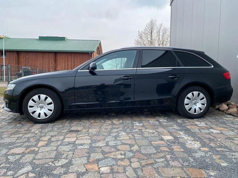 Gebraucht Audi A4 Attraction 120 PS (88 kW) 2011 Schwarz Kombi