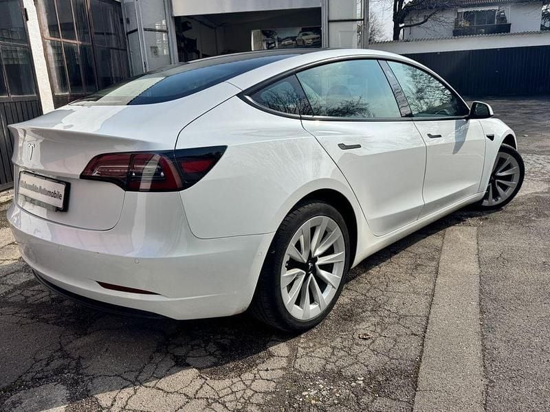 Gebraucht Tesla Model 3 Standard Range Plus 239 kW (325 PS) 2021 Weiß Limousine