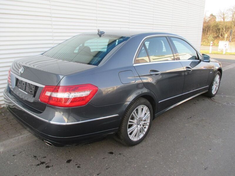 Gebraucht Mercedes E300 252 PS (185 kW) 2012 Tenoritgrau  metalliclack Limousine