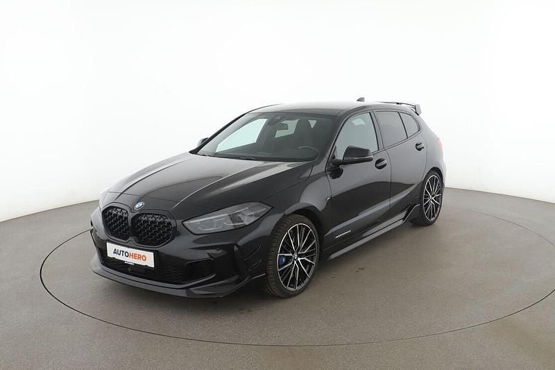 Schwarz Gebraucht 2021 BMW M135 M Performance Kleinwagen | 33.740 € (Fairer Preis) - Bild 1/3