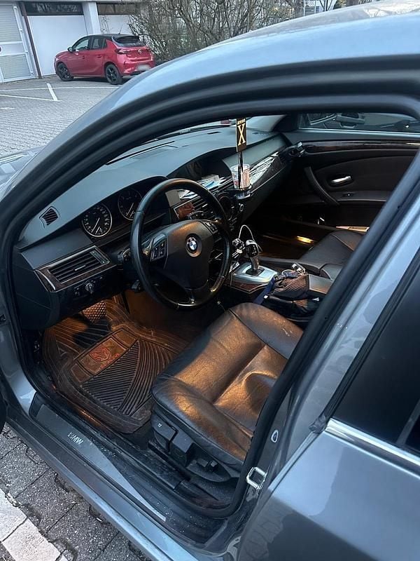 Gebraucht BMW 530 2007 Grau Kombi