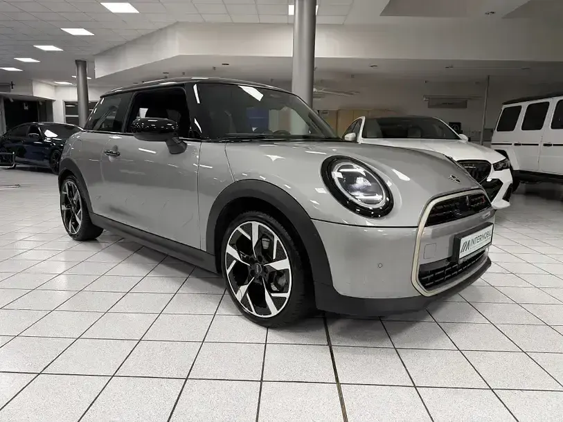 Gebraucht Mini Cooper S Favoured 204 PS (150 kW) 2025 Melting silver iii Kleinwagen