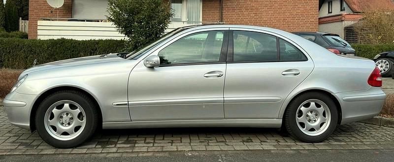 Gebraucht Mercedes E200 163 PS (119 kW) 2004 Silber Limousine