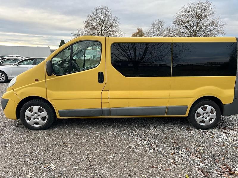 Gebraucht Opel Vivaro 114 PS (83 kW) 2011 Gelb Van / Kleinbus