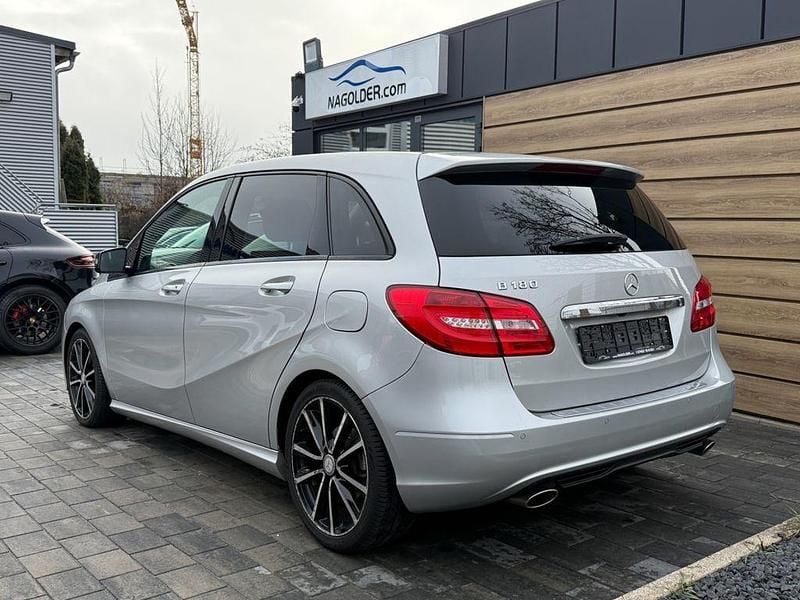 Gebraucht Mercedes B180 Edition 1 122 PS (89 kW) 2013 Silber Van / Kleinbus