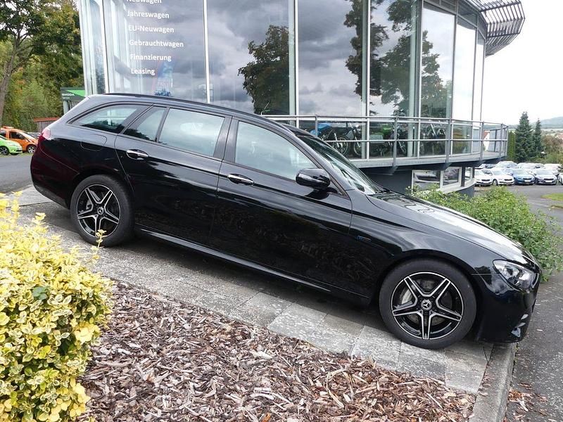 Obsidianschwarz Gebraucht 2021 Mercedes E300 Kombi | 33.700 € (Teuer) - Bild 1/4