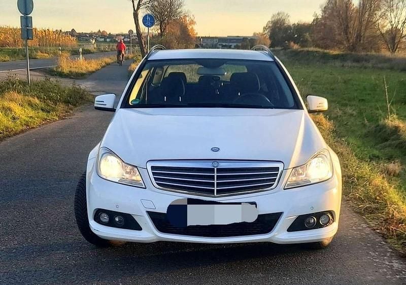 Gebraucht Mercedes C180 Edition 120 PS (88 kW) 2014 Weiß Kombi