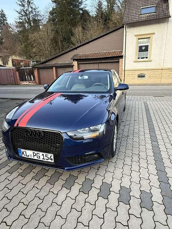 Blau Gebraucht 2012 Audi A4 Ambition Limousine | 8.000 € (Guter Preis) - Bild 1/4