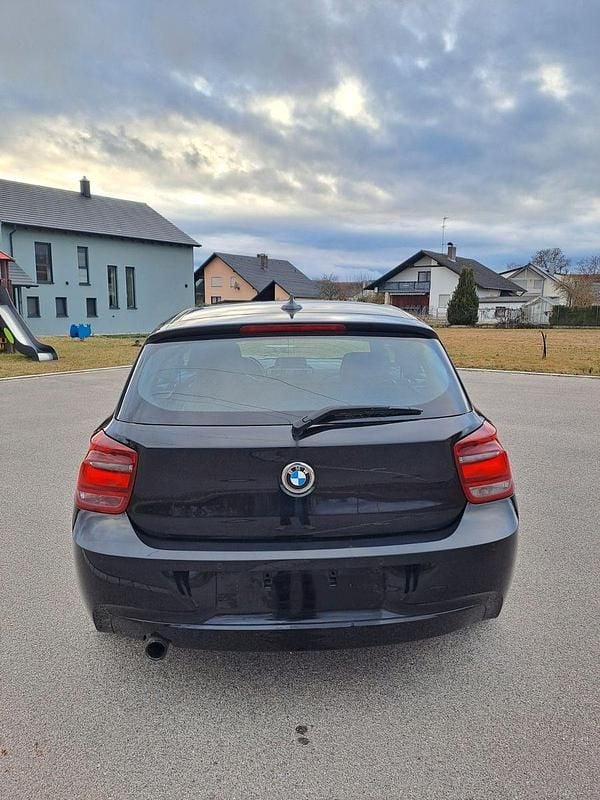 Gebraucht BMW 114 102 PS (75 kW) 2014 Schwarz Kleinwagen