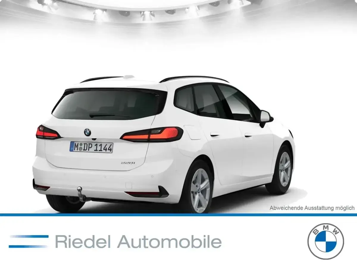 Gebraucht BMW 220 Active Tourer 170 PS (125 kW) 2025 Alpinweiß Van / Kleinbus