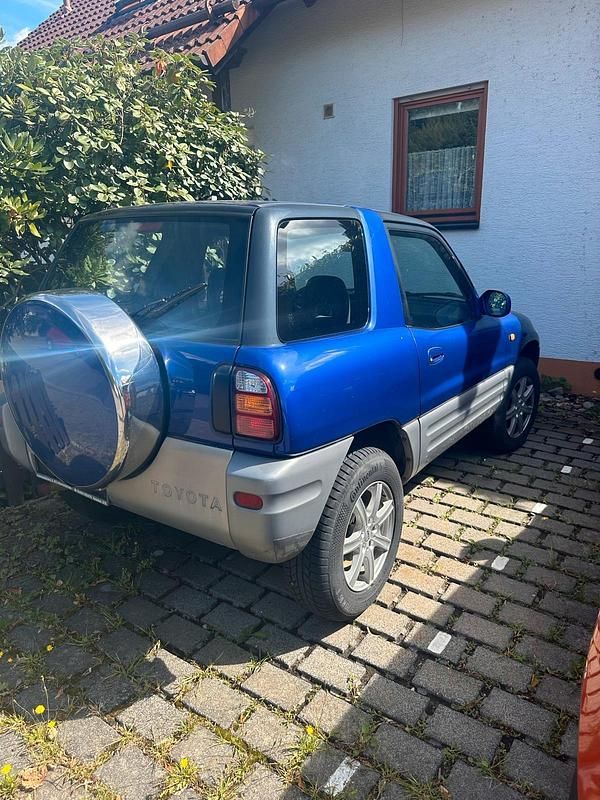 Blau Gebraucht 1999 Toyota RAV4 SUV | 3.800 € (Fairer Preis) - Bild 1/4
