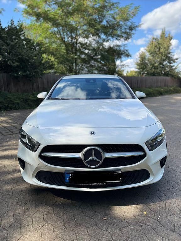 Weiß Gebraucht 2020 Mercedes A200 Limousine | 22.000 € (Fairer Preis) - Bild 1/4