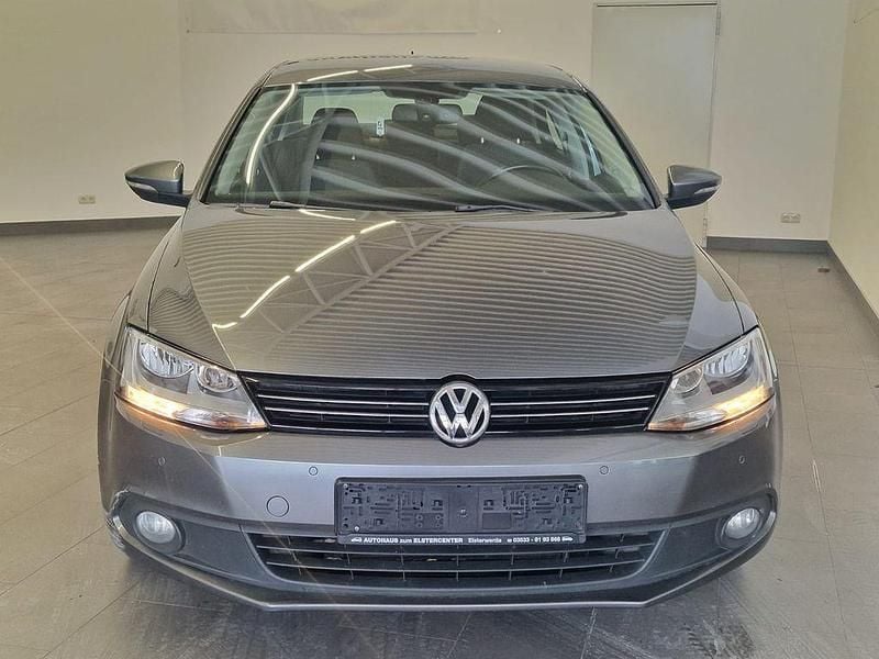Gebraucht VW Jetta Comfortline 105 PS (77 kW) 2011 Grau Limousine