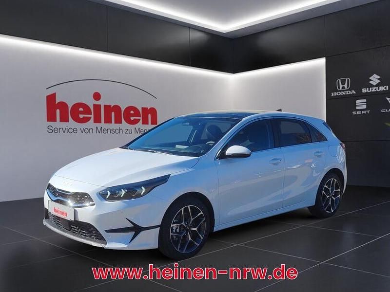 Weiß Neu 2024 Kia Ceed Platinum Limousine | 28.980 € (Fairer Preis) - Bild 1/4