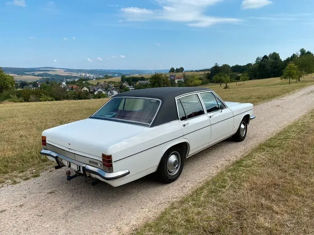 Używany Opel Diplomat 230 KM (169 kW) 1971 Biały Sedan/Limuzyna