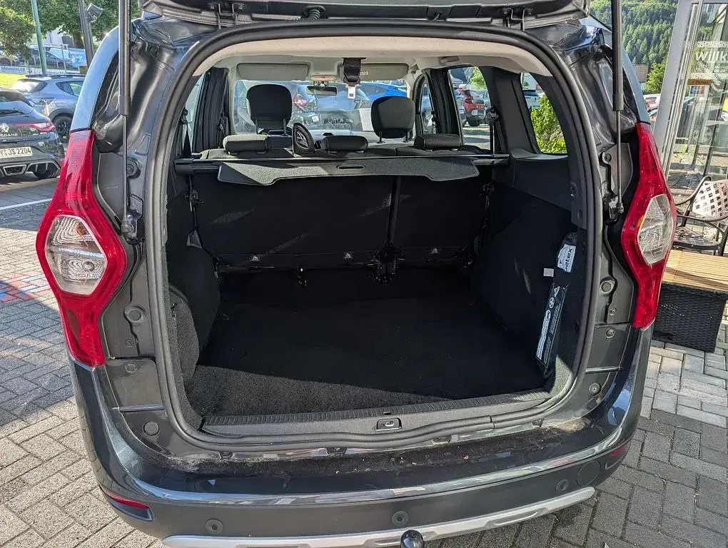 Gebraucht Dacia Lodgy Stepway 131 PS (96 kW) 2021 Grau Van / Kleinbus