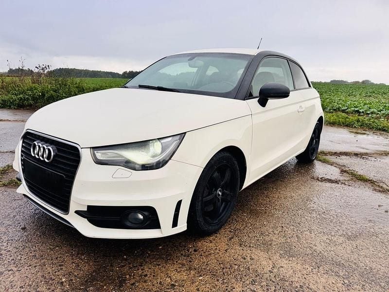 Weiß Gebraucht 2011 Audi A1 S-Line Kleinwagen | 5.100 € (Guter Preis) - Bild 1/4