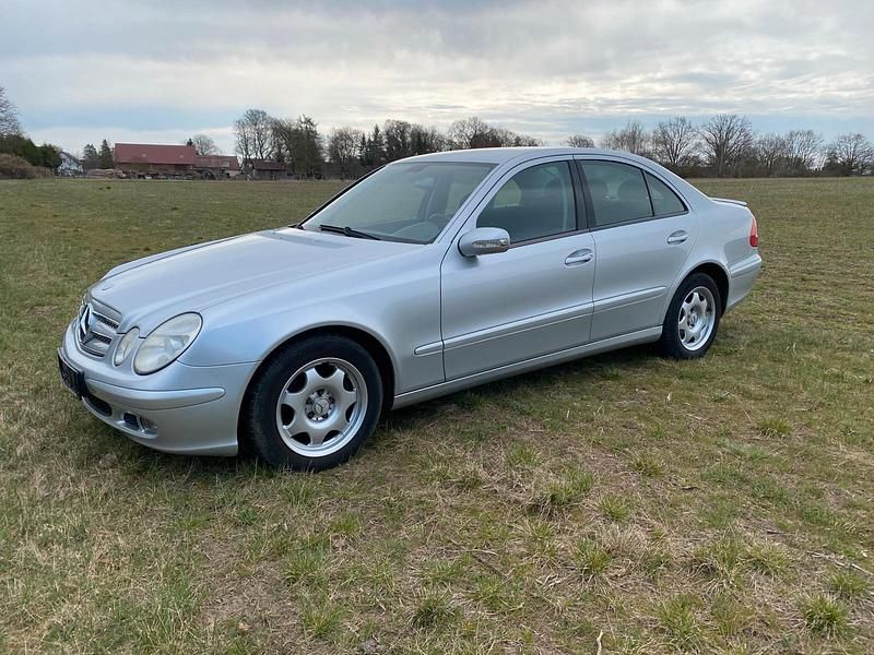 Second-hand Mercedes E200 125 CP (91 kW) 2006 Argintiu Berlinǎ