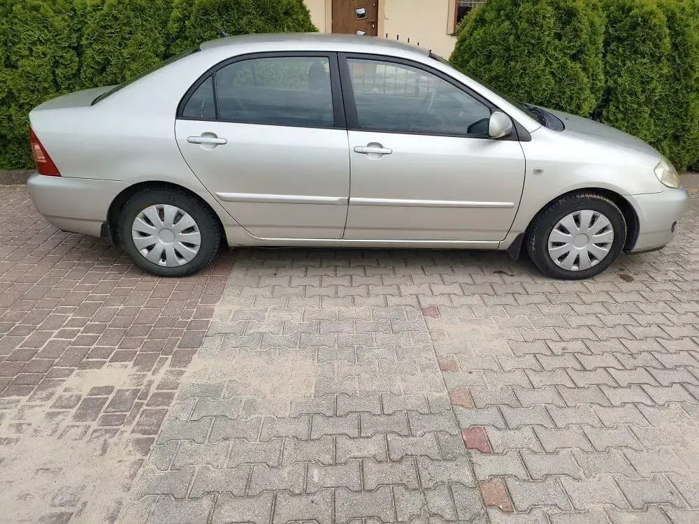 Gebraucht Toyota Corolla 110 PS (80 kW) 2004 Silber Limousine