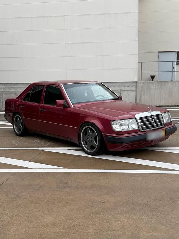 Gebraucht Mercedes E220 150 PS (110 kW) 1993 Andere farben Limousine