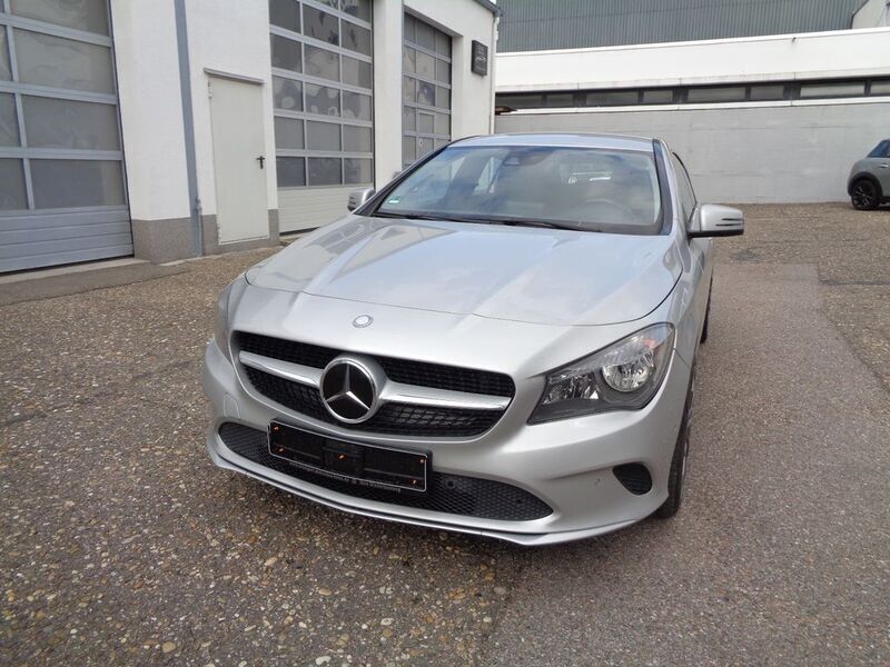 Silber Gebraucht 2017 Mercedes CLA220 Shooting Brake Kombi | 15.900 € (Guter Preis) - Bild 1/4