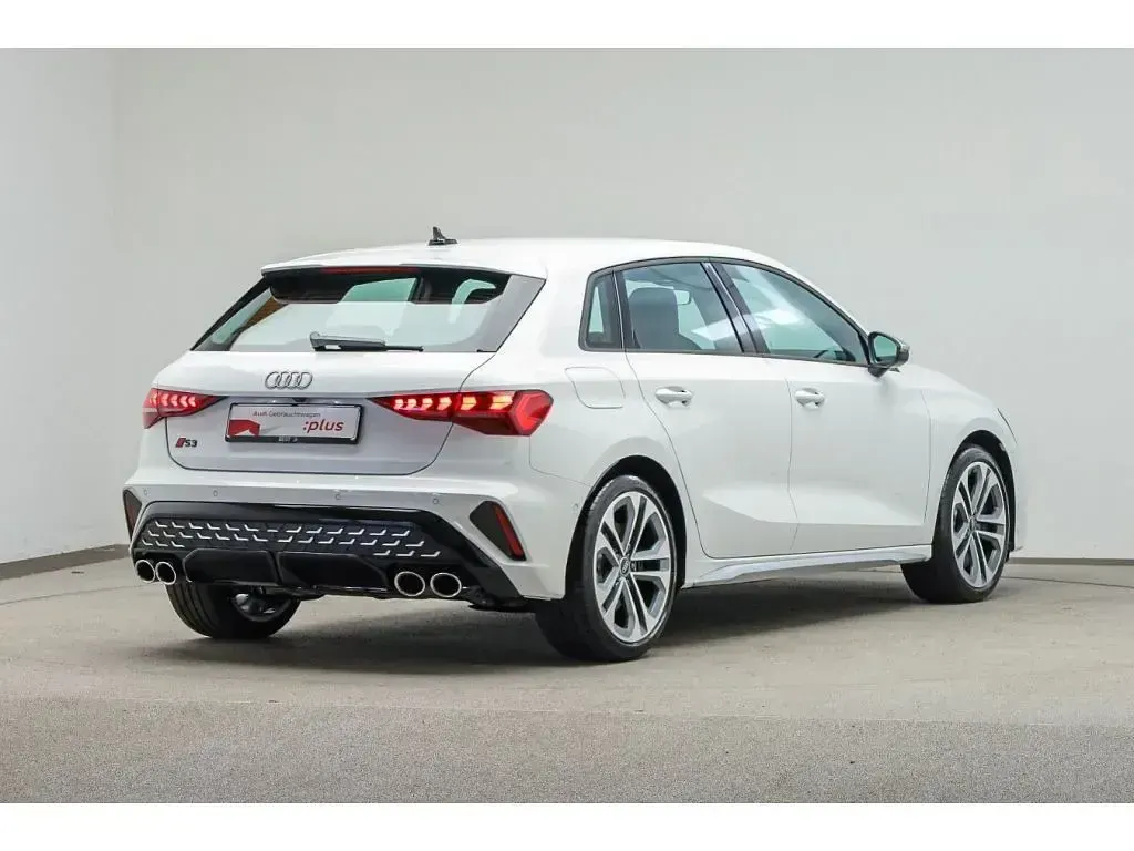 Gebraucht Audi S3 Ambiente 333 PS (244 kW) 2025 Arkonaweiß Limousine