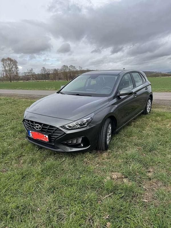 Gebraucht Hyundai i30 Select 120 PS (88 kW) 2022 Grau Kleinwagen