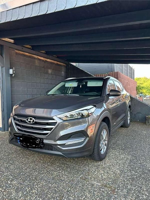Grau Gebraucht 2017 Hyundai Tucson Classic SUV | 13.000 € (Guter Preis) - Bild 1/2