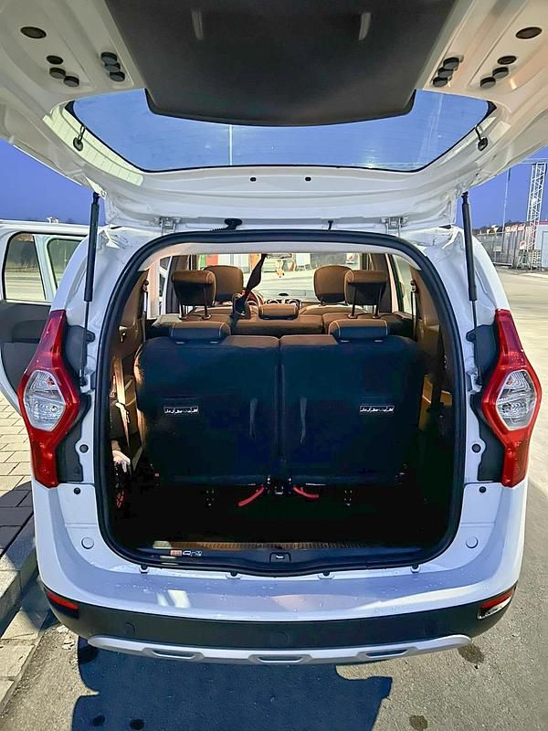 Gebraucht Dacia Lodgy Stepway 115 PS (84 kW) 2020 Weiß Van / Kleinbus