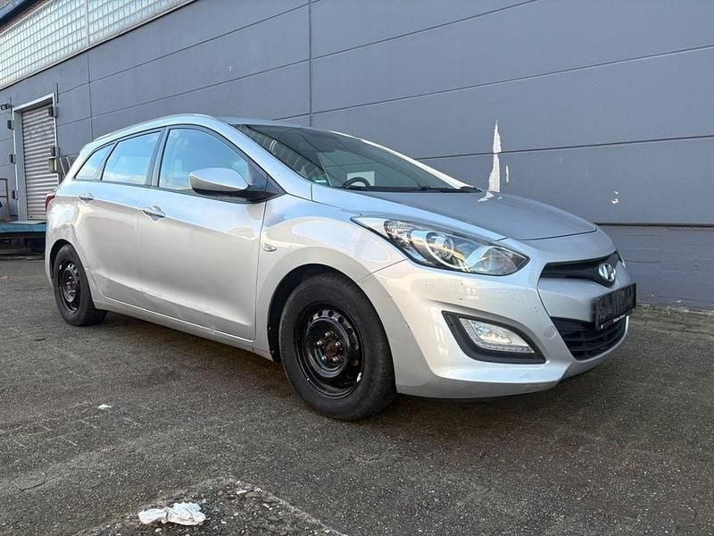 Gebraucht Hyundai i30 99 PS (72 kW) 2014 Silber Kombi