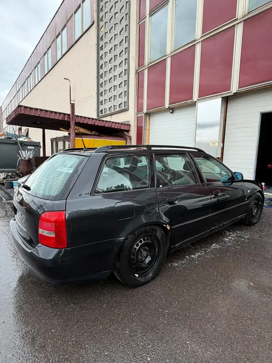 Gebraucht Audi A4 150 PS (110 kW) 2000 Schwarz Kombi